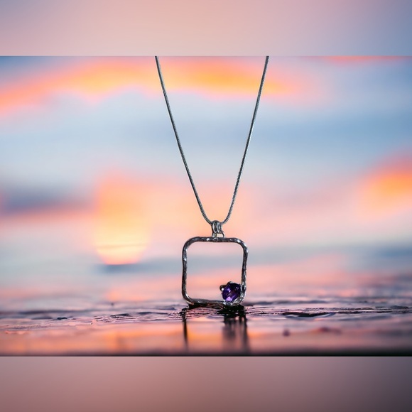 Artisan made sterling pendant with 2 carat plus amethyst stone. - Picture 1 of 11